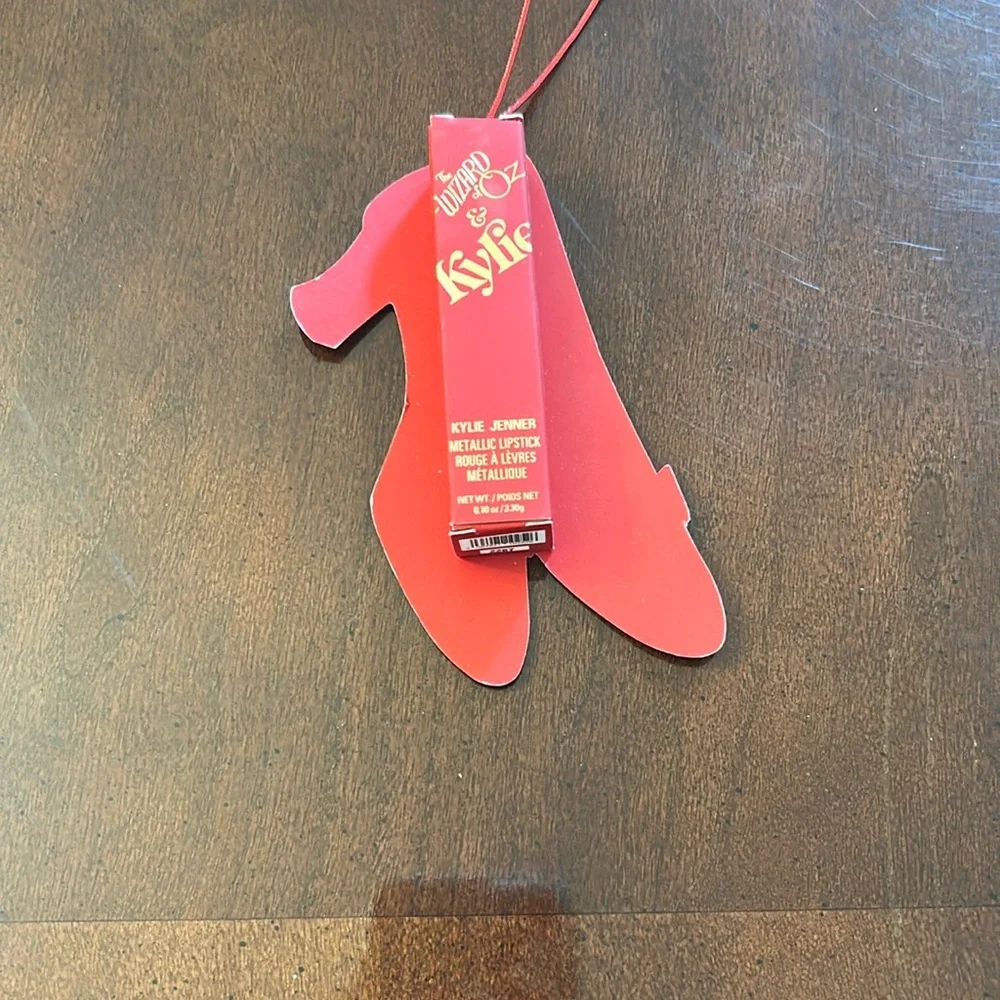 Kylie Cosmetics Ruby Slippers lipstick - Picture 4 of 6